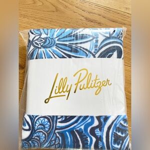 Lilly Pulitzer Blue and White Super soft Blanket new never used